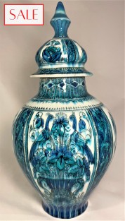 Vase with lid, Royal Delft. Dekselvaas, De Porceleyne Fles.
