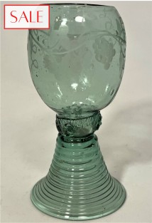 Antique engraved Roemer glas, 18th century. Antiek gegraveerd Roemer glas, 18de eeuw.
