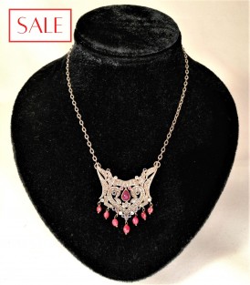 Silver necklace with ruby, sapphire and rose cut diamond. Zilveren collier met robijn, saffier, en roosgeslepen diamant.