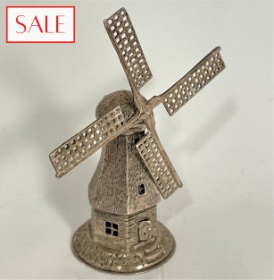 Vintage silver windmill miniature. Vintage zilveren miniatuur molen.