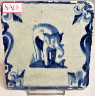 Tile with an elephant, circa 1625. Tegel met een olifant, circa 1625.