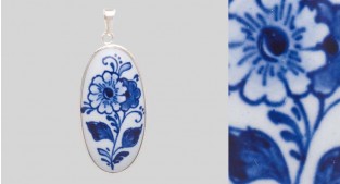 Medaillon in zilveren rand bloem