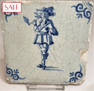 Tile with a pipe smoker, circa 1650. Tegel met een rokende man, circa 1650.