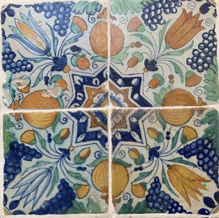 Tegelveld van vier tegels - ster motief ca. 1625/ Compilation of four antique tiles with the star motif ca. 1625