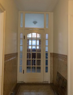 Houten deur/ Wooden door with the glass windows