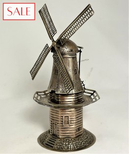 Antique silver windmill miniature. Antieke zilveren miniatuur molen.