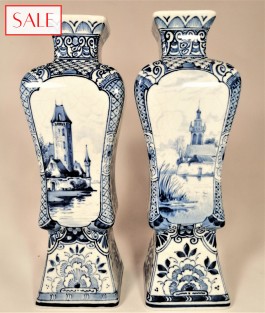 Set of two small vases, Royal Delft. Set van twee kleine vazen, De Porceleyne Fles.