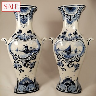 Set of two large vases, Royal Delft. Set van twee grote vazen, De Porceleyne Fles.