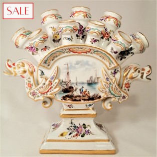 Antique polychrome tulipvase, 19th century. Antieke polychrome tulpenvaas, 19de eeuw.