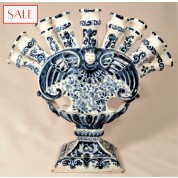 Antique tulip vase, 19th century. Antieke tulpen waaiervaas, 19de eeuw.-20